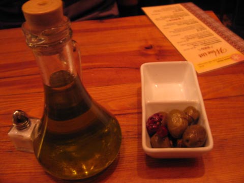 Oil and olives starters