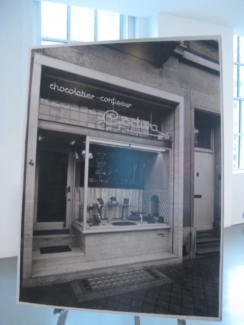 Picture of the first Godiva store in Brussels 80  years ago!